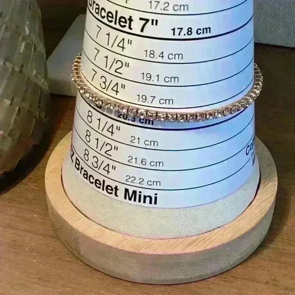 Vintage Faceted Rhinestone and Gold Stretch Bracelet - Picture 3 of 3